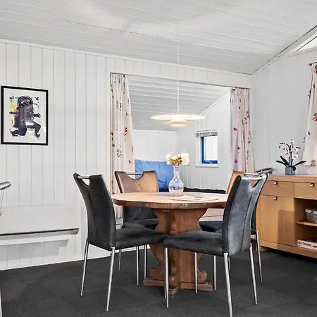3 Bedroom Amazing In Holiday home Sjolund