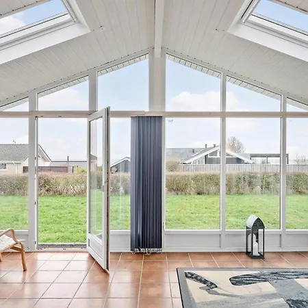 Dom wakacyjny Cozy In With Sauna Sjolund