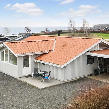 3 Bedroom Amazing In Holiday home
